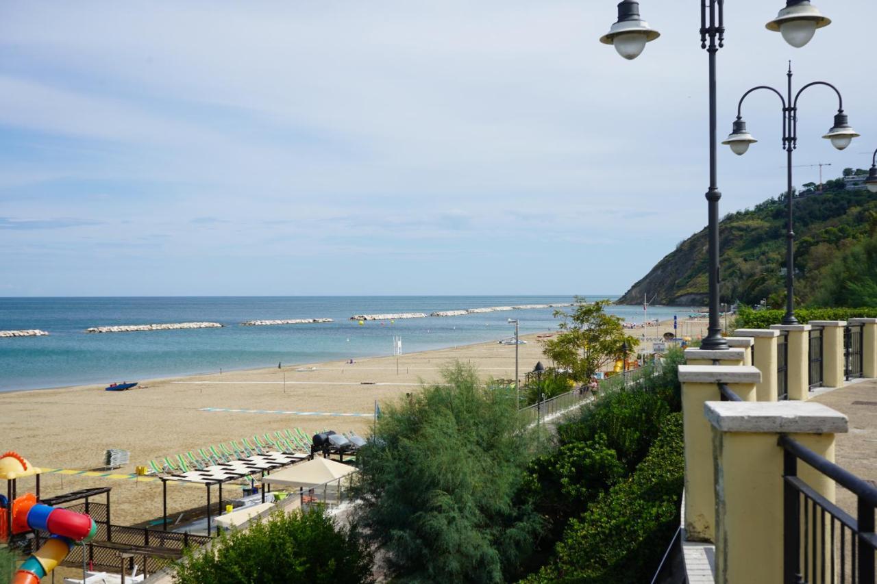 Giovanna Regina Hotel Gabicce Mare Exterior photo