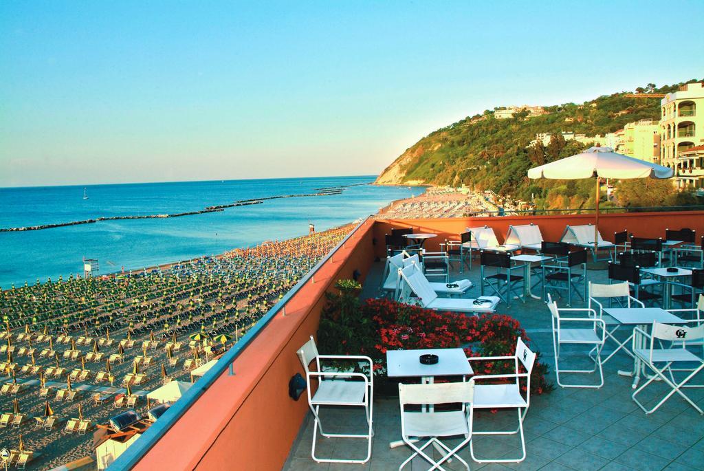 Giovanna Regina Hotel Gabicce Mare Exterior photo