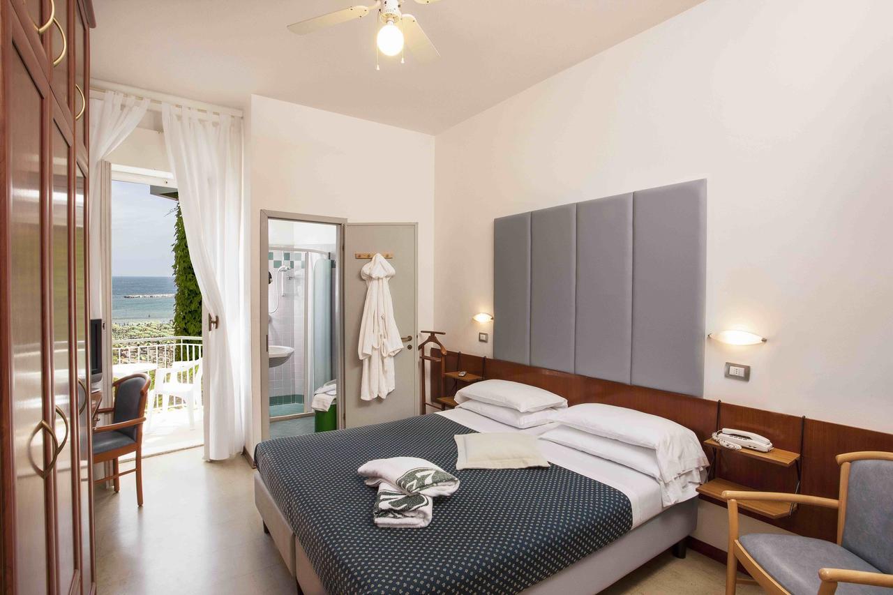Giovanna Regina Hotel Gabicce Mare Exterior photo